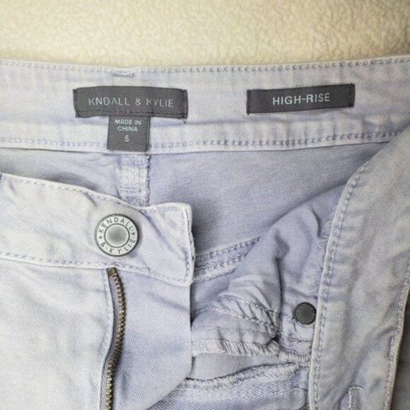 Kendall & Kylie Womens Denim Shorts SZ Jr. 5 High Rise Lavender Braided Raw Hem - Picture 3 of 7